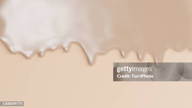glossy beige drips flows over beige background - crèmekleurig stockfoto's en -beelden