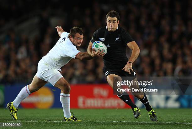 Richard Kahui of the All Blacks runs with the ball during the 2011 IRB Rugby World Cup Final match between France and New Zealand at Eden Park on...