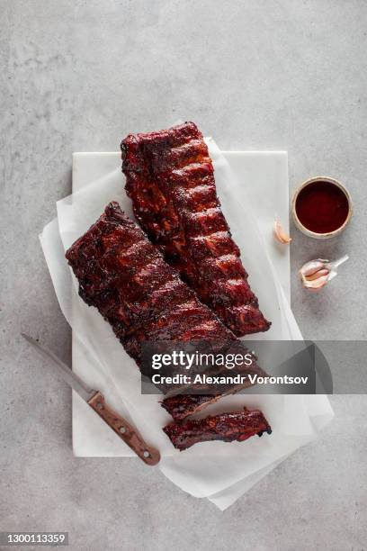 燒烤燒烤排骨 - smoked bbq ribs 個照片及圖片檔