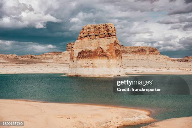 lake powell with canyon - lake powell stock pictures, royalty-free photos & images