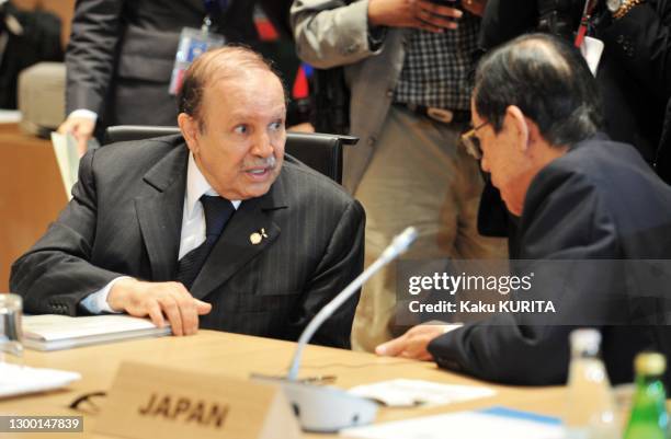 Algerian president Abdelaziz Bouteflika speaks with Japan Prime Minister Yasuo Fukuda at the G8+ Africa Outreach Working Session.