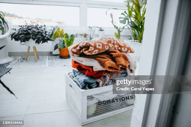 donations box full of clothes  for charity - vestido fotografías e imágenes de stock