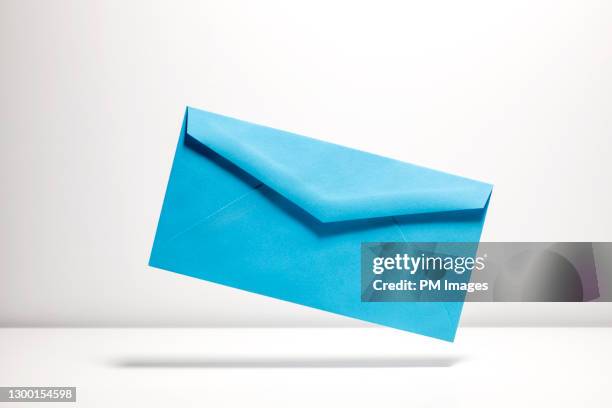 blue envelope - data privacy foto e immagini stock