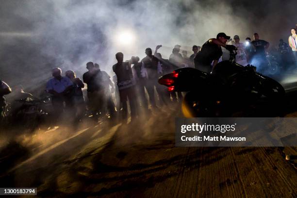 annual motorcycle rally in mazatlán sinaloa mexico - motorcycle stunt stock pictures, royalty-free photos & images