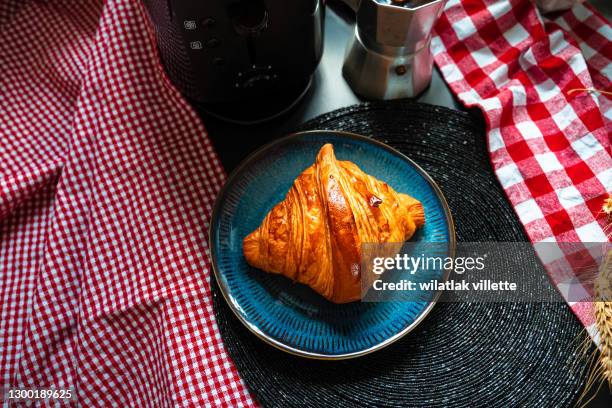 breakfast with croissants. - close up bread roll black backdrop horizontal stock pictures, royalty-free photos & images
