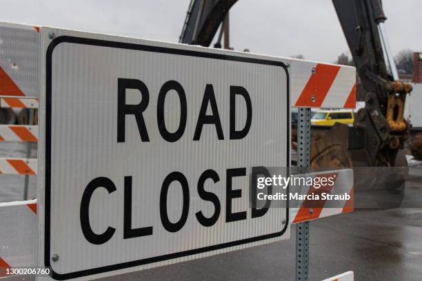 road closed sign - street close up stock pictures, royalty-free photos & images