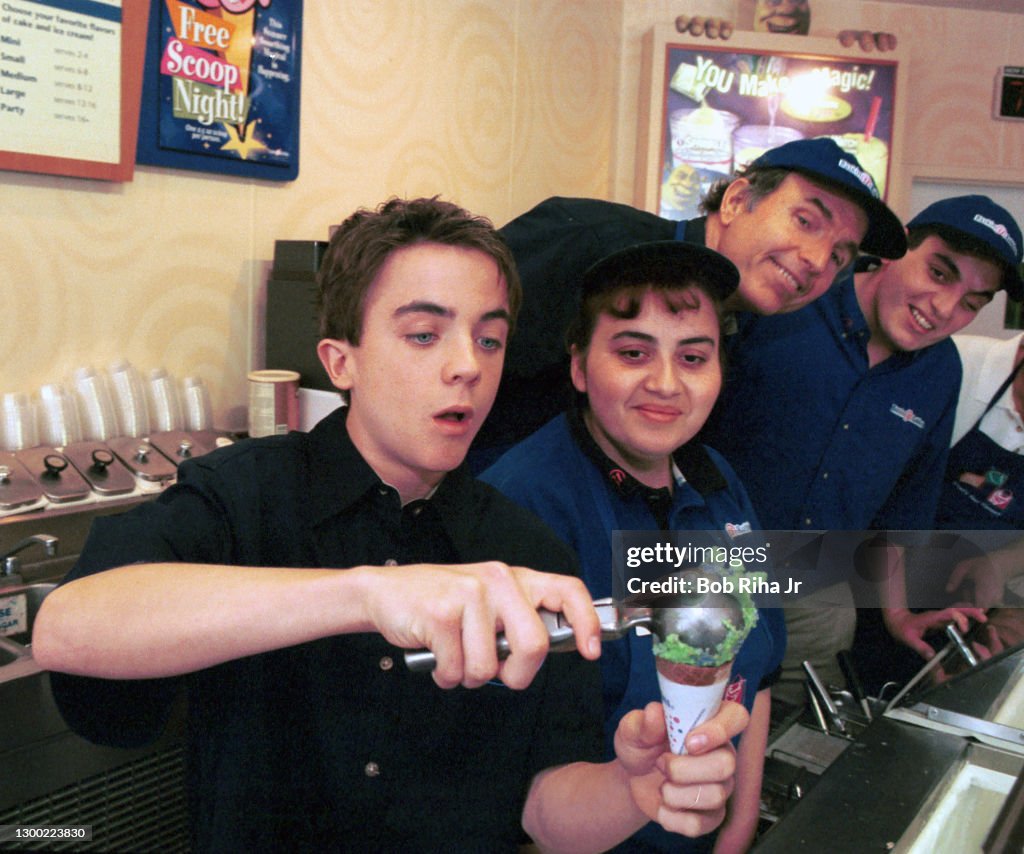 Frankie Muniz scoops Ice Cream