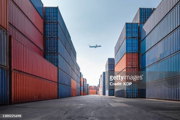 container cargo port ship yard storage handling of logistic transportation industry. row of stacking containers of freight import/export distribution warehouse. shipping logistics transport industrial - freight transportation stock-fotos und bilder