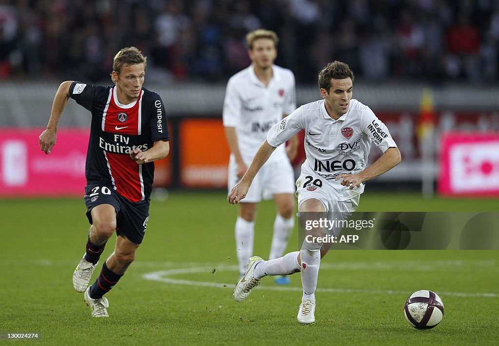 Paris' French midfielder Clement Chantom