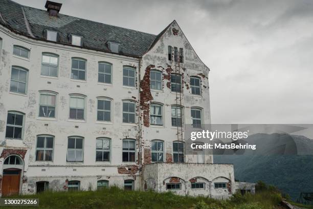 Run Down Inn Run Down Hotel Photos and Premium High Res Pictures - Getty Images