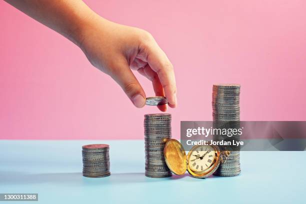 cropped hand stacking coins - incontournable photos et images de collection
