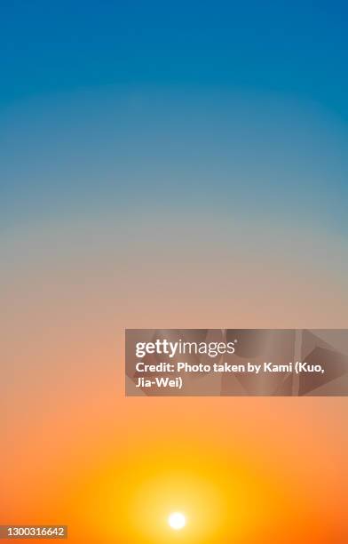 sunset and gradient sky - twilights fotografías e imágenes de stock