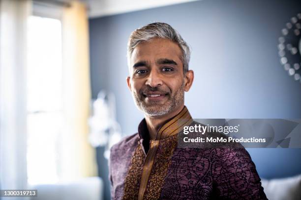 portrait of man in traditional indian clothing - asia business man stock-fotos und bilder