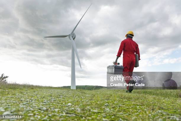 wind turbine engineer - sudoeste da inglaterra imagens e fotografias de stock