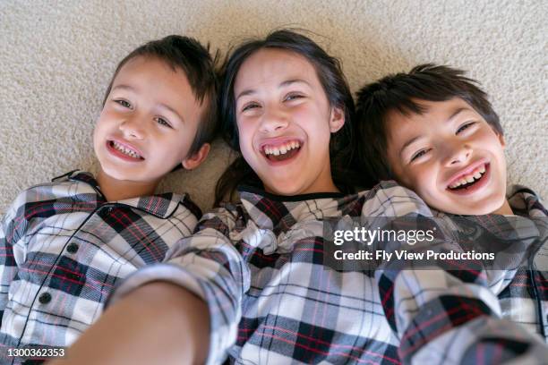 siblings taking selfie photo on christmas morning - portland oregon christmas stock pictures, royalty-free photos & images