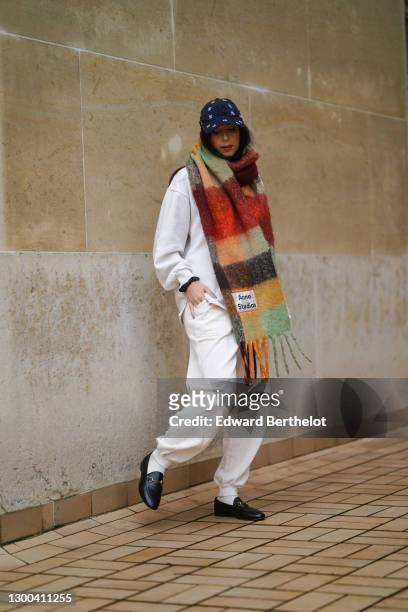 Gabriella Berdugo wears a Calvin Klein outfit made of beige sweat / jogger sportswear pants and a white oversized sweat shirt, white socks, Gucci...