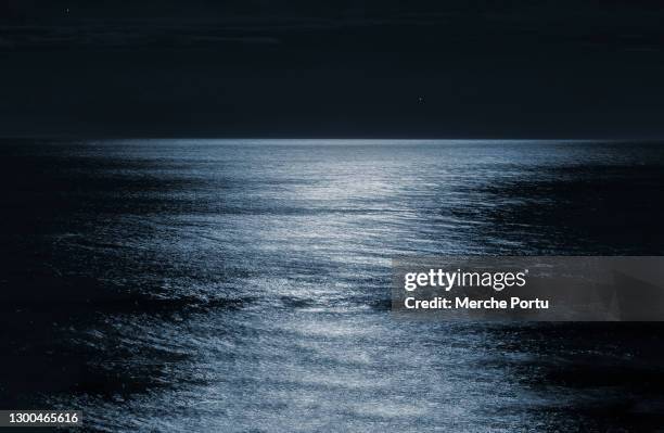 moonlight reflection in the sea - murky water ストックフォトと画像