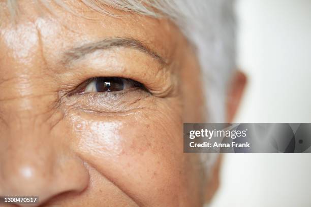 eyes talk better than words sometimes - beautiful older black women stock pictures, royalty-free photos & images