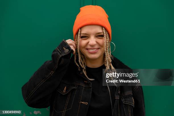 happy hipster woman with braided hair against green wall - osteuropäischer abstammung stock-fotos und bilder