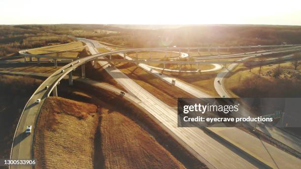 heavy off ramp traffic aerial flyover overpass traffic view in midwest usa highway transportation photo series - springfield missouri stockfoto's en -beelden