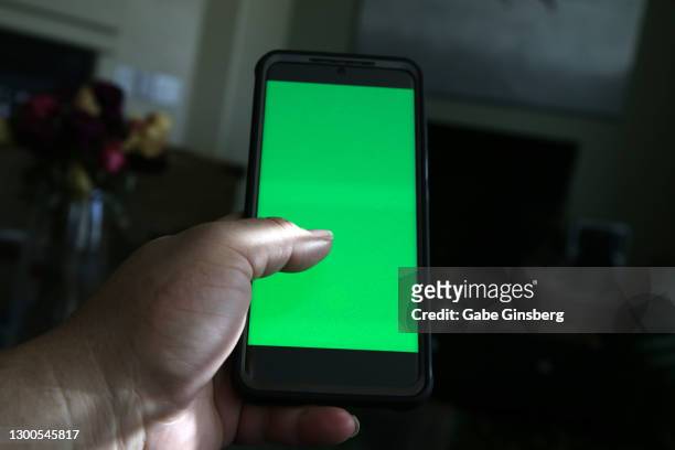 using cell phone green screen - smartphone angle isolated stock-fotos und bilder