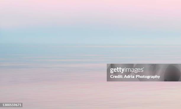 sunrise pastel colors - quiet photos et images de collection