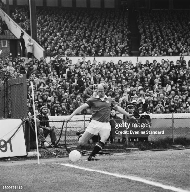 English footballer Bobby Charlton plays his last game for Manchester United FC, against Chelsea at Stamford Bridge, London, UK, 28th April 1973.