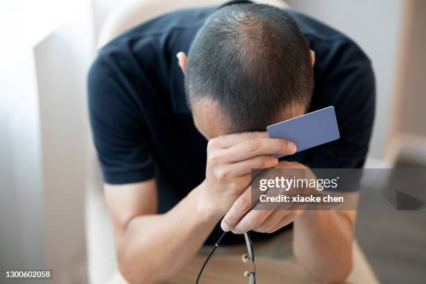 the cardholder has a problem - top of head stock pictures, royalty-free photos & images