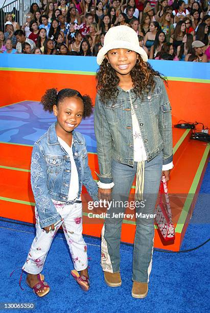 Diede & Aree Davis during 2003 Teen Choice Awards - Arrivals at Universal Amphitheatre in Universal City, California, United States.