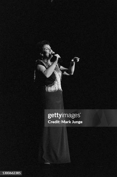 Australian-American singer Helen Reddy performs at the Cheyenne Civic Center on November 7, 1990 in Cheyenne, Wyoming. Dubbed by the Chicago Tribune...