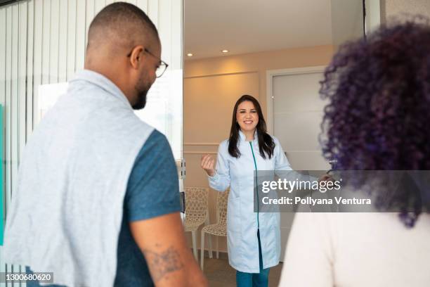 patients entering the medical clinic - entering hospital stock pictures, royalty-free photos & images