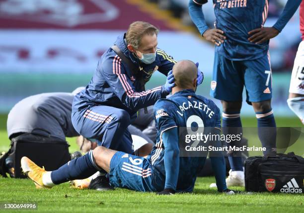 Jordan Reece Soccer Physio Photos and Premium High Res Pictures - Getty Images