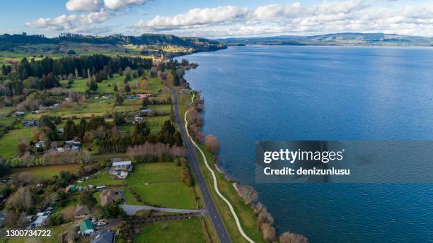 neuseeland luftbild - rotorua see stock-fotos und bilder