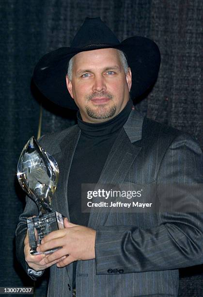 Garth Brooks in the Press Room at the 28th Annual People's Choice Awards