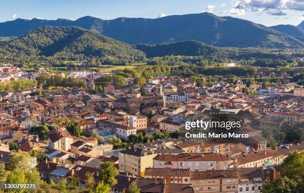 panoramic views of olot - parc naturel de la zone volcanique de la garrotxa photos et images de collection