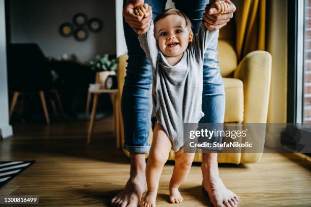 one big step - primeiros passos imagens e fotografias de stock