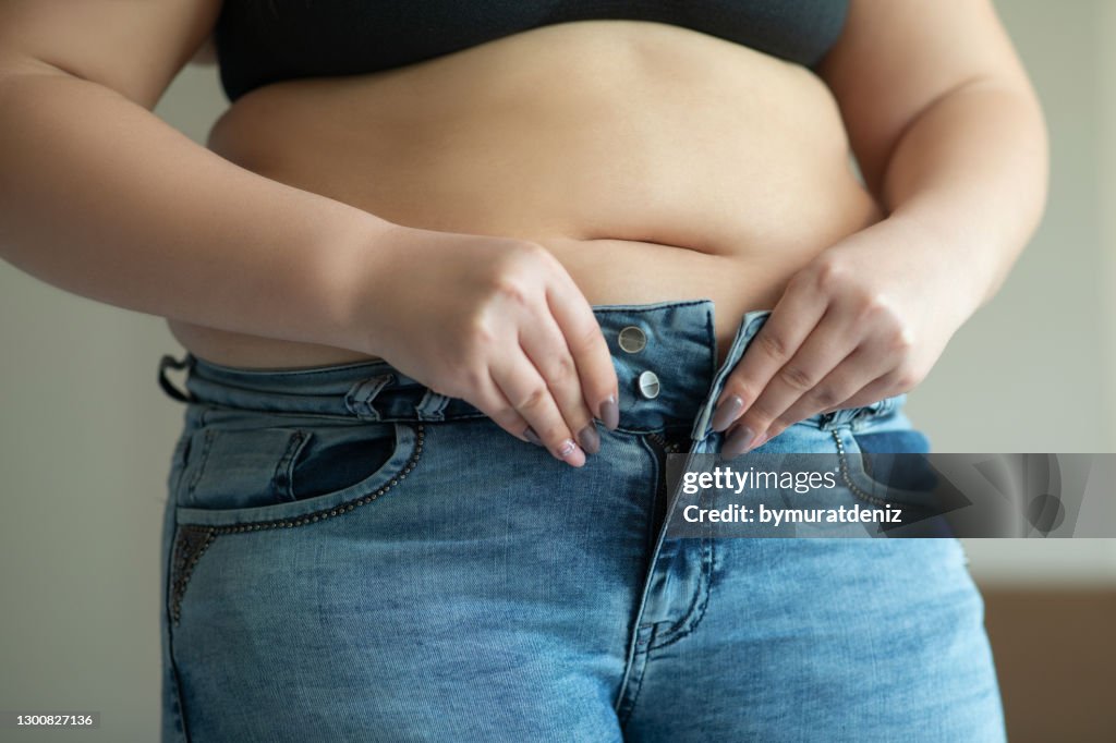 Der Versuch, enge Jeans zu tragen