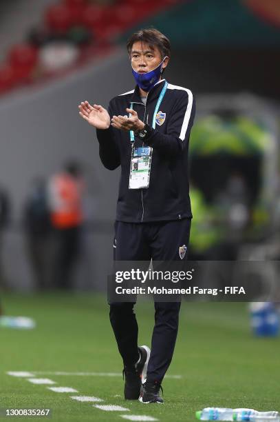 Hong Myung-bo, Manager of Ulsan Hyundai gives their team instructions during the FIFA Club World Cup Qatar 2020 5th Place match between Ulsan Hyundai...