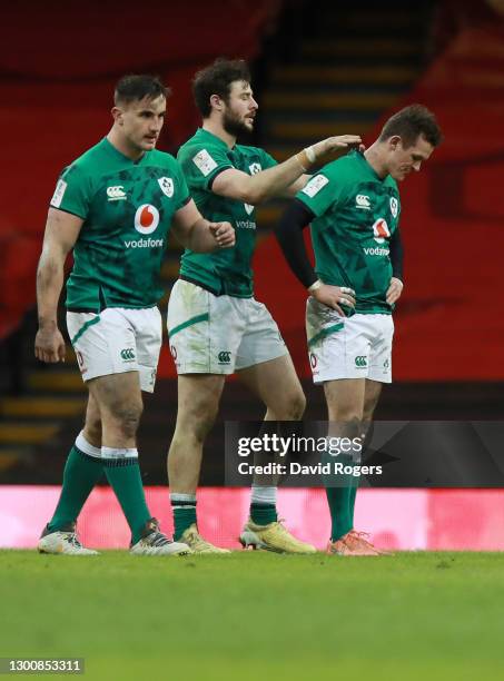 Robbie Henshaw consoles Billy Burns of Ireland after his penalty kick fails to make touch on the last kick of the game after the Guinness Six Nations...