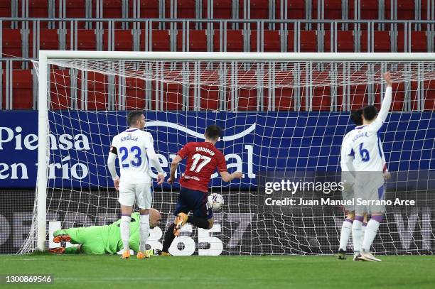 Ante Budimir of C.A. Osasuna scores their team's second goal past Marko Dmitrovic of SD Eibar during the La Liga Santander match between C.A. Osasuna...