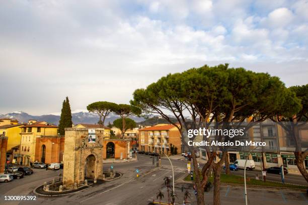 rieti - historical plaza from "fascist" period in italy - rieti foto e immagini stock