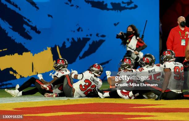 Antoine Winfield Jr. #31 of the Tampa Bay Buccaneers celebrates with teammates in the third quarter after an interception against the Kansas City...