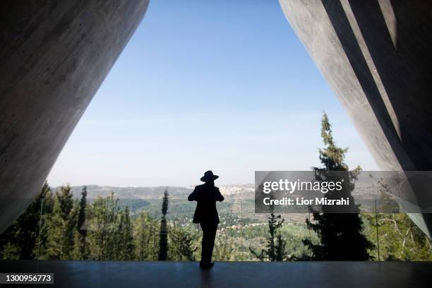 outside yad vashem in jerusalem, israel - yad vashem stock pictures, royalty-free photos & images