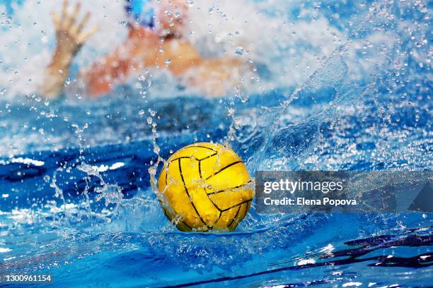 water polo ball with water splash around - waterpolo imagens e fotografias de stock