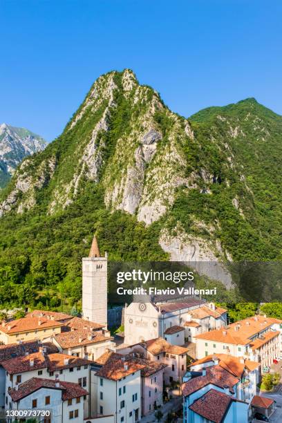 gemona del friuli, a catedral (friuli-venezia giulia, itália) - friuli venezia giulia - fotografias e filmes do acervo