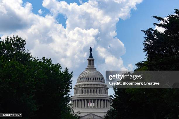 the u.s. capitol building - united states senate stock pictures, royalty-free photos & images