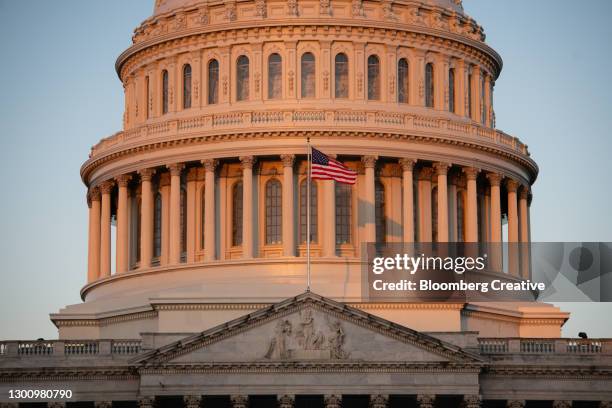 the u.s. capitol building - congreso de los estados unidos fotografías e imágenes de stock