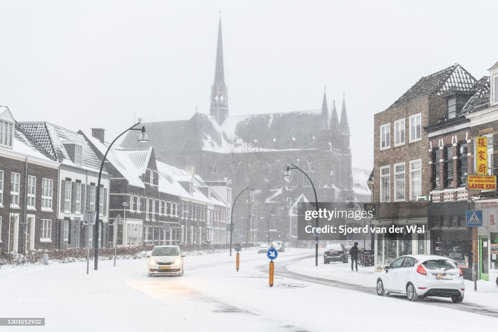 Meteorological Institute Issues Code Red As The First Snowstorm Since 2010 Hits The Netherlands