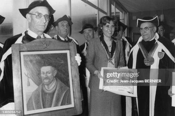 Édith Cresson, Ministre de l'Agriculture, intronisée par la confrérie de la 'Canette de Bouille-Loretz' à Melle le 1é Décembre 1981.