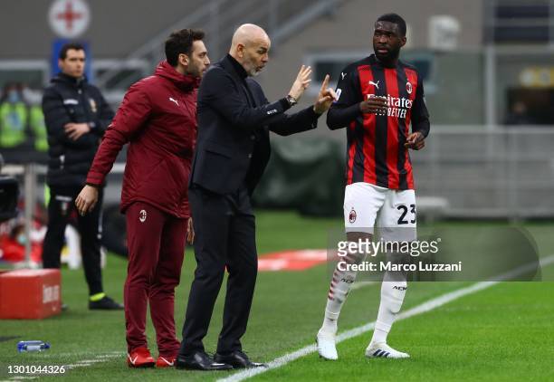 Milan coach Stefano Pioli issues instructions to his player Fikayo Tomori during the Serie A match between AC Milan and FC Crotone at Stadio Giuseppe...
